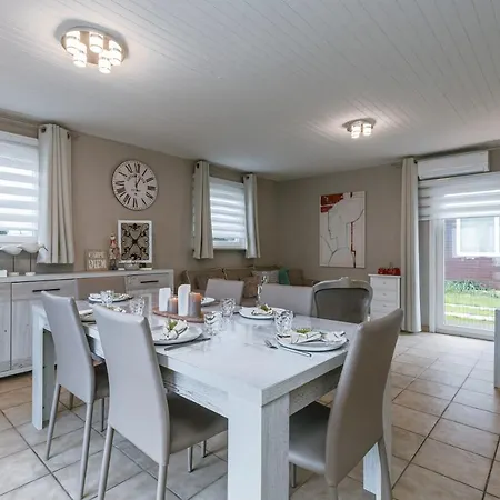 Cozy 'sky' In Apartment Middelkerke